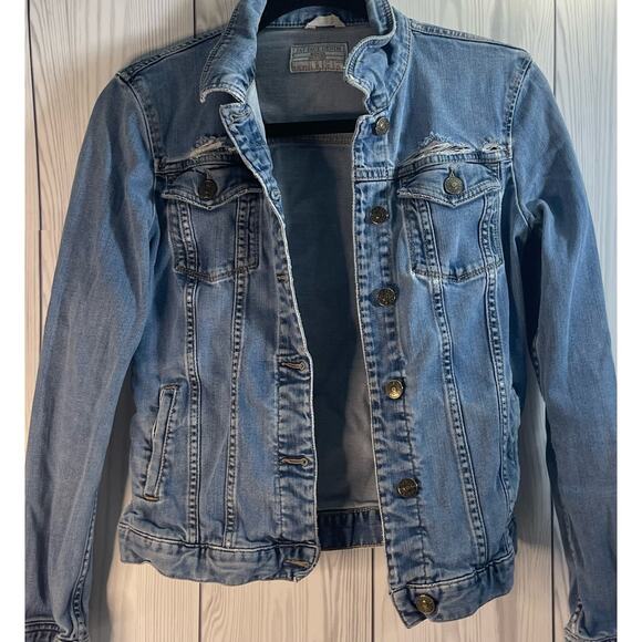 Fat Face Women’s Distressed Blue Denim Jacket Size 4 - Picture 1 of 9